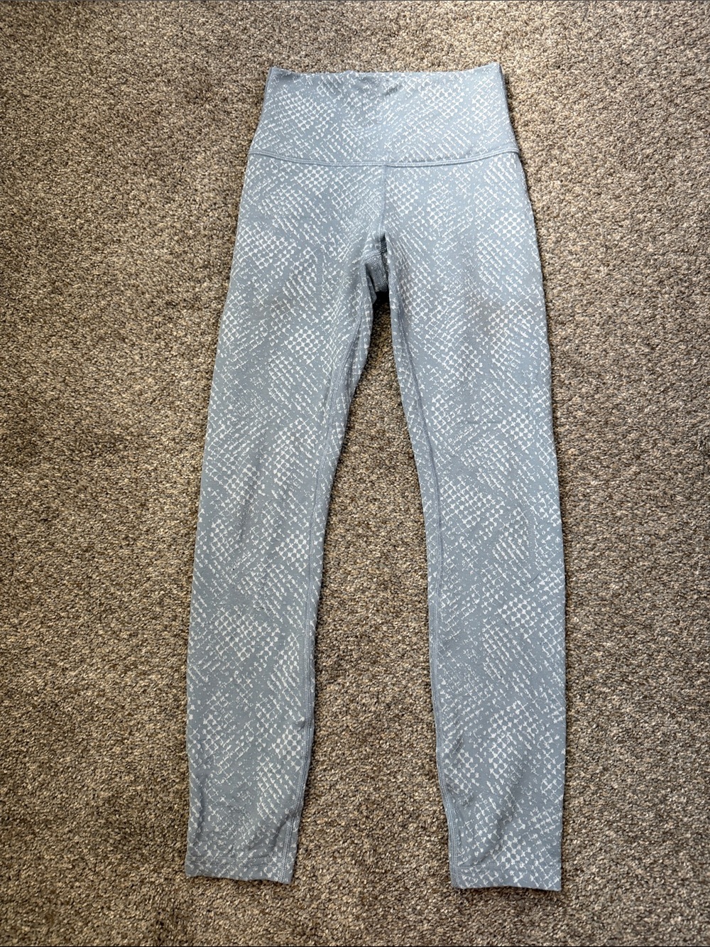 lululemon athletica 25” Wunder Under Light Blue python patterned leggings